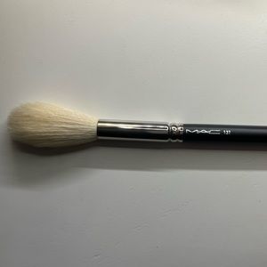 Mac Cosmetics 137 Highlight Brush